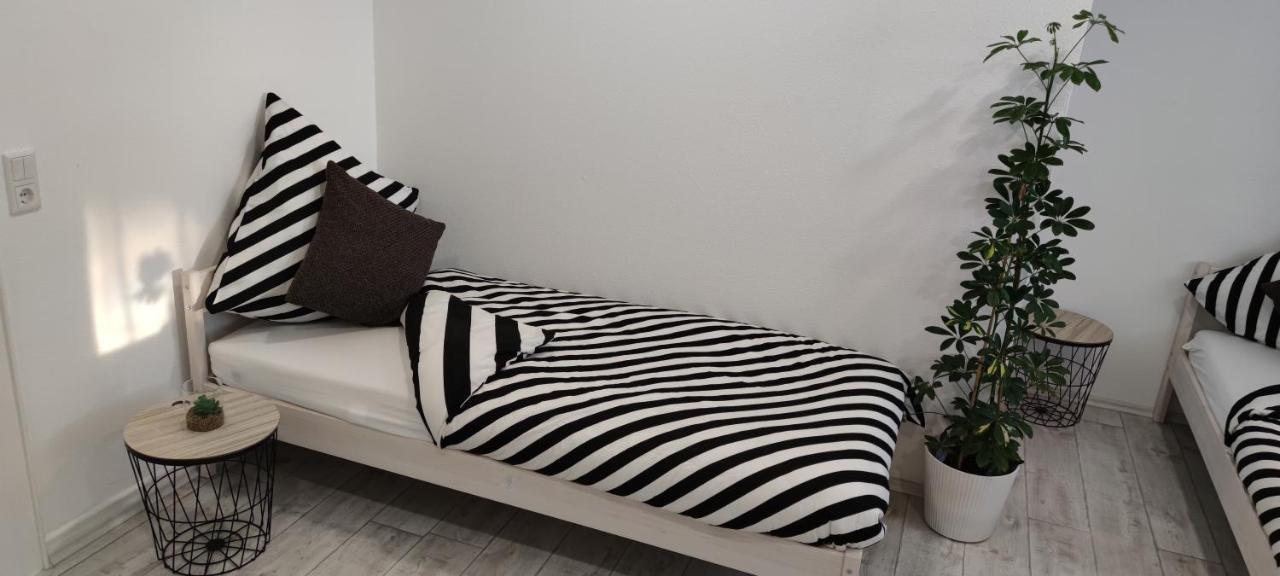 Schoene Und Optimal Gelegene Wohnung Weisskirchen Esterno foto