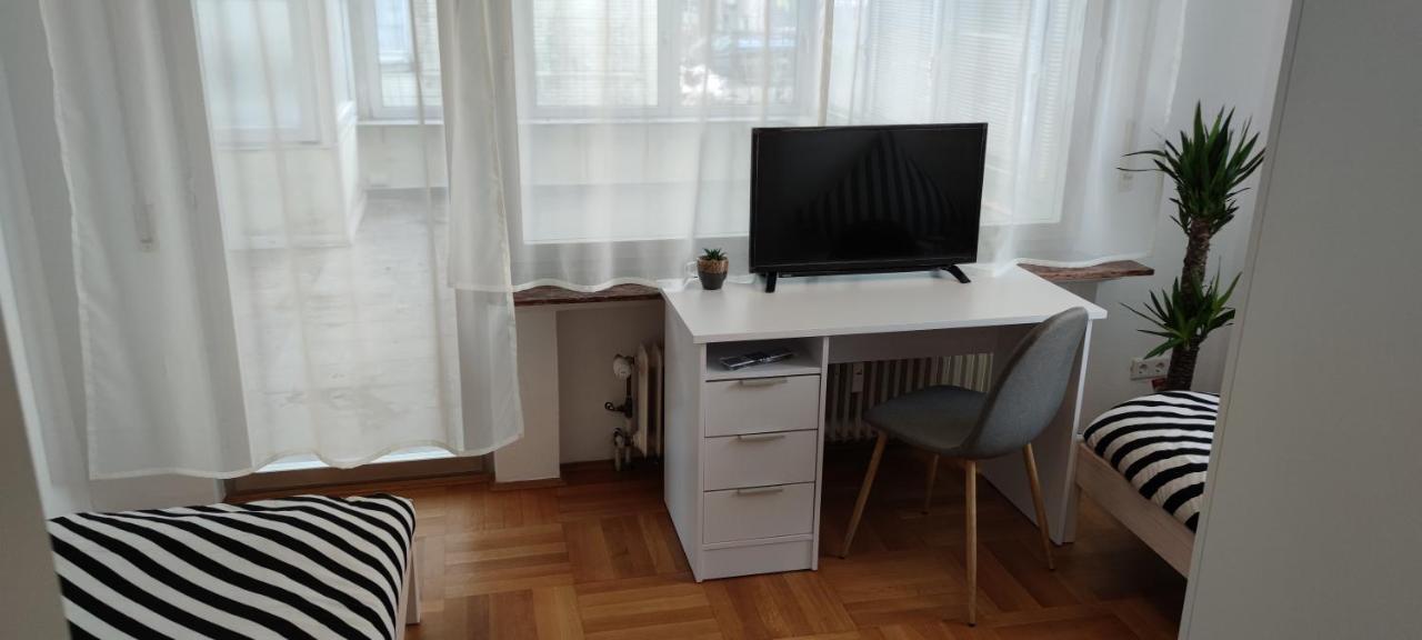 Schoene Und Optimal Gelegene Wohnung Weisskirchen Esterno foto