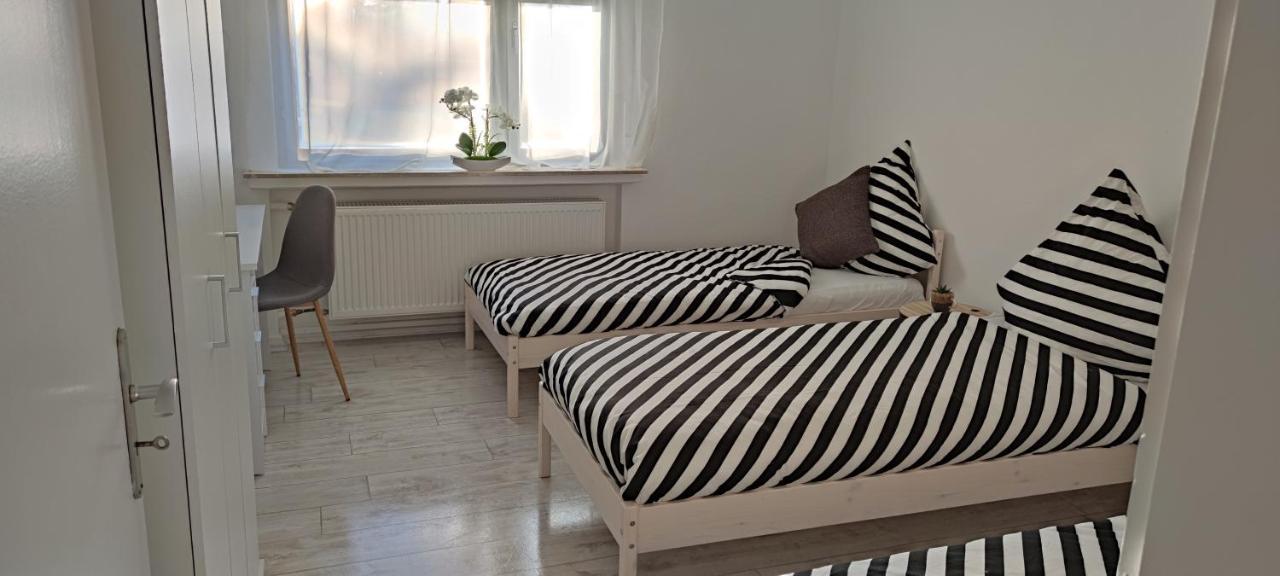 Schoene Und Optimal Gelegene Wohnung Weisskirchen Esterno foto