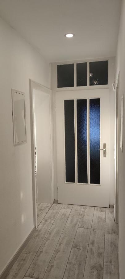 Schoene Und Optimal Gelegene Wohnung Weisskirchen Esterno foto